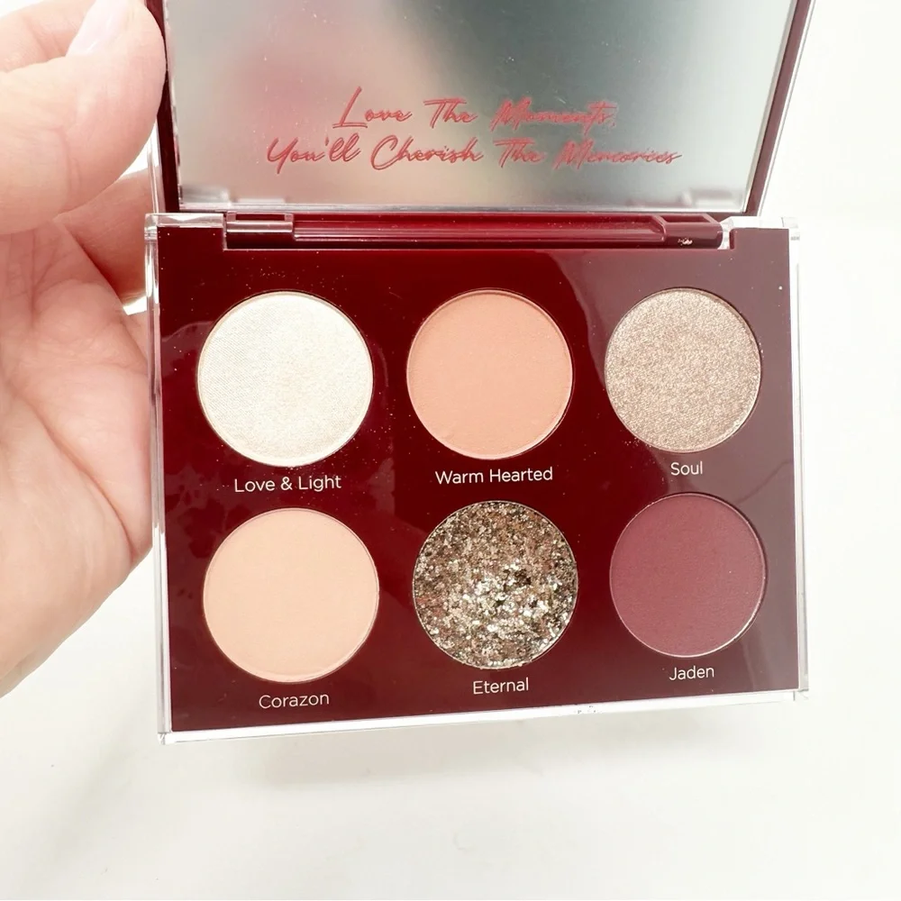 DOMINIQUE‎ UNCONDITIONAL PALETTE EYESHADOWS